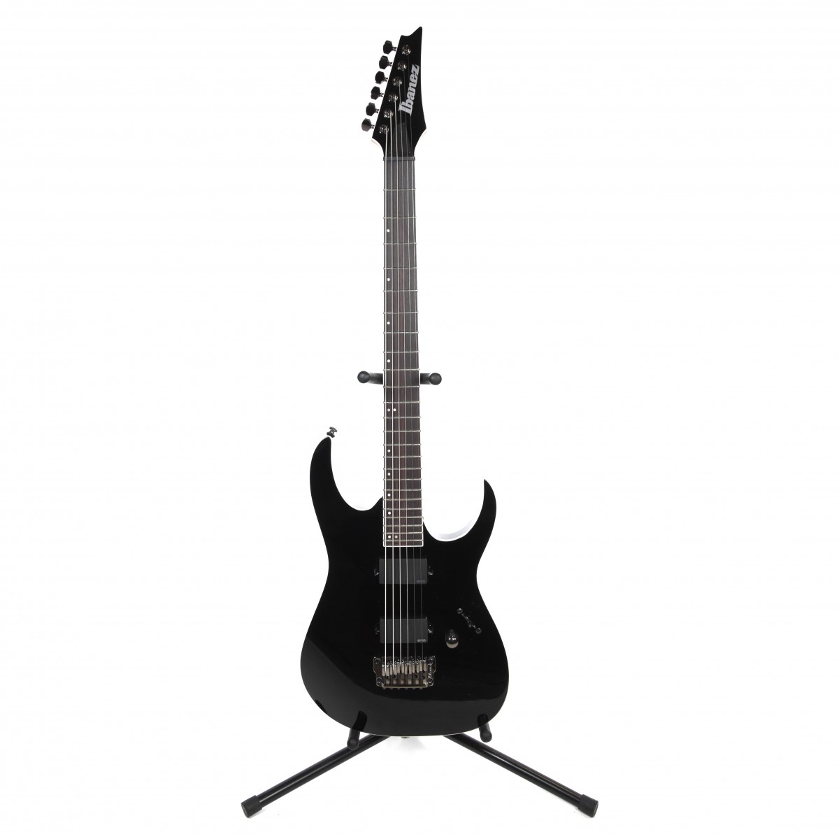 En bild på Ibanez RGIB21 Iron Label Baritone Black - Ex Demo | Skapa en överväldigande dundrande metallton. Ibanez Iron Label series har kommit ända in i jordens kärna för att släppa en inspirerande ny serie gitarrer. Ibanez RGIB21 Iron Label Baritone bringar fram helvetets änglar med en 28" skala som ger en full och rik ton som du omedelbart kommer att bli förälskad i. Fortsatt kalla på magi för perfekt spelbarhet. Nitro Baritonhalsen så gott som smälter samman med greppbrädan i jatoba och erbjuder ett underbart basregister med ett fint snabbt gensvar. Är du redo för pickuper som skulle få djävulen själv att gråta? RGIB21 omfattar EMG 60 och en EMG 81 pickuper som båda erbjuder en ren metallton. EMG 60 ger den släta eleganta och solida tonen som är grunden för alla fantastiska metallgitarrer. EMG-81 mickarna erbjuder ett skinande diskantregister vilket garanterar att varje ton resonerar och sjuder ut sustain ända in på det kommande decenniet. Skapa en perfekt atmosfär på scenen men uppträd ändå hur lätt som helst. De självlysande sidopunktsinläggen kommer att belysa vägen för metall i självaste mörkrets furstes anda. Ex-Demo: Denna produkt kan vara ex-display ha mindre tecken på användning eller lätta ytliga skråmor och sakna icke-nödvändiga delar. Originallåda paketering eller manual kanske inte ingår. Varje föremål kontrolleras av vårt team av reparationstekniker för att försäkra att det möter våra höga standarder. Detta är en fantastisk möjlighet att köpa en fullt fungerande produkt till ett nedsatt pris.