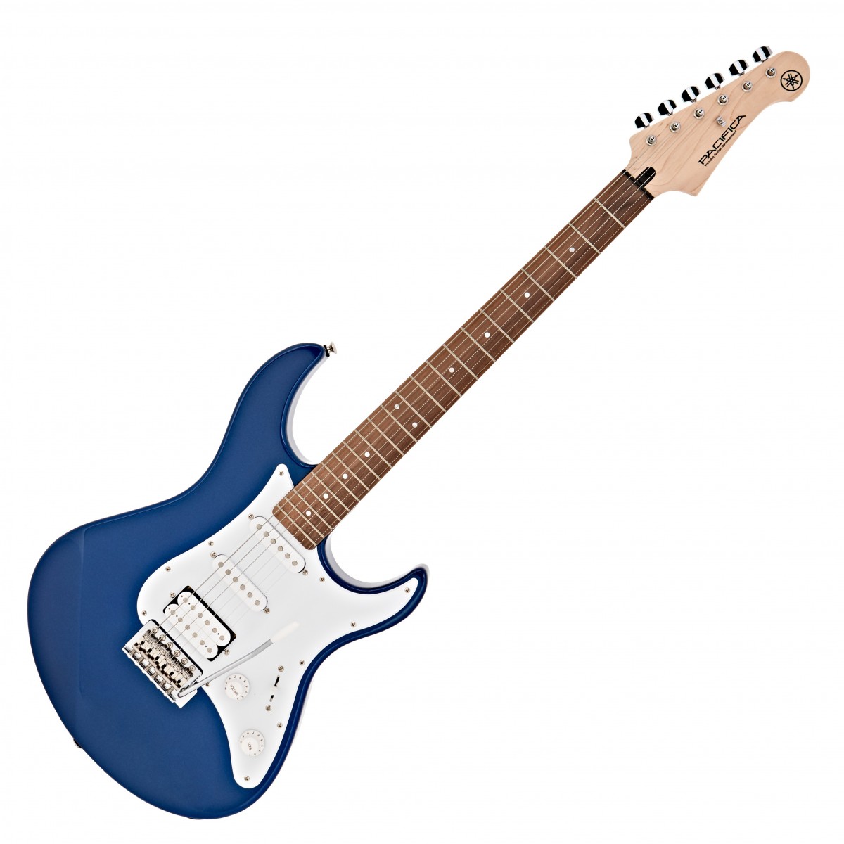 En bild på Yamaha Pacifica 012 Blue Metallic | Prisvärd men ändå fruktansvärt fin. Yamaha Pacifica 012 har massor av kvalitativa egenskaper för att vara en så prisvärd gitarr. Gitarren har en humbucker och två single coils så den kan erbjuda en hel rad olika toner allt från klara och klingande toner till mörka och kraftfulla ljud. Och gitarren erbjuder en mycket fin spelupplevelse med en klassisk lönnhals och greppbräda i valnöt. Oavsett om du gillar funk blues rock eller metal kan denna gitarr klara av vare och en stil.  Observera: Gitarren i bilderna har en greppbräda i rosenträ snarare än valnöt. Uppdaterade bilder kommer snart.