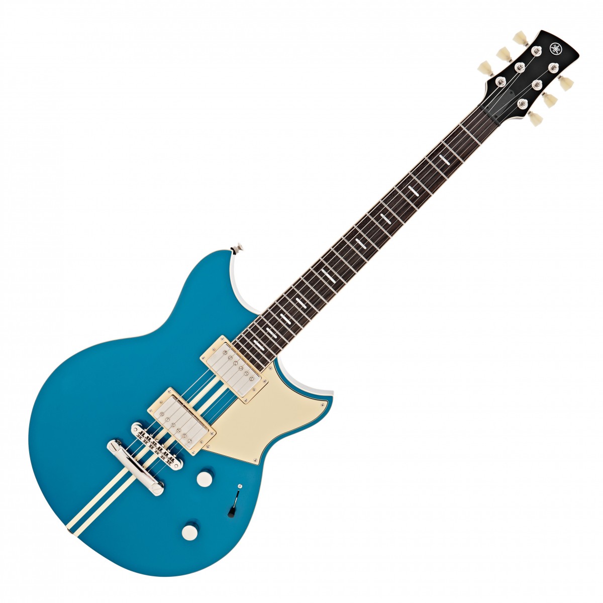En bild på Yamaha Revstar Standard RSS20 Swift Blue | Yamaha Revstar Standard RSS20 är den senaste modellen från Yamaha i deras nya Revstar serie. Årtionden av innovation och teknisk utveckling har bidragit till en gitarr som passar en rad spelförmågor och stilar. Med kraftfulla dubbla humbucker och en 5-vägs spakkontakt på kroppen kommer du att kunna utöva maximal tonkontroll så att du kan vara hur kreativ som helst med ditt ljud.   Designen på denna gitarr skapar en tidlös visuell estetik som både kan smälta in och sticka ut i perfekt harmoni. Det är en look som kombinerar stilrenhet med lite gammaldags rock n roll. Du kan enkelt glida över greppbrädan i rosenträ tack vare de rullade stålbanden och sidenmatta finish. Gitarrens kropp är tillverkad med omsorg och byggd med en topp i lönn och en kammarkropp i mahogny vilket ger en rik tonprofil som kommer att belöna dig och hjälpa dig utvecklas under årens gång.