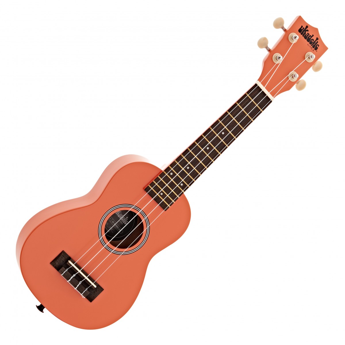 En bild på Kala Ukadelic Soprano Ukulele Marmalade Orange | Marmalade Ukadelic Soprano Ukulele från Kala är perfekt för nybörjare och tillfälliga spelare som letar efter ett roligt bärbart instrument. Den livfulla orangefärgade ytan sticker ut och gör den till ett iögonfallande instrument. Denna ukulele är byggd med poppelträ för både topp och baksida vilket garanterar hållbarhet och ett konsekvent ljud.  Greppbrädan i rosenträ och Aquila Super Nylgut-strängarna förbättrar spelbarheten och ljudkvaliteten vilket gör den till ett nöje att spela på. Sopranstorleken är idealisk för enkel hantering och transport vilket gör den perfekt för musiksessioner på resande fot.