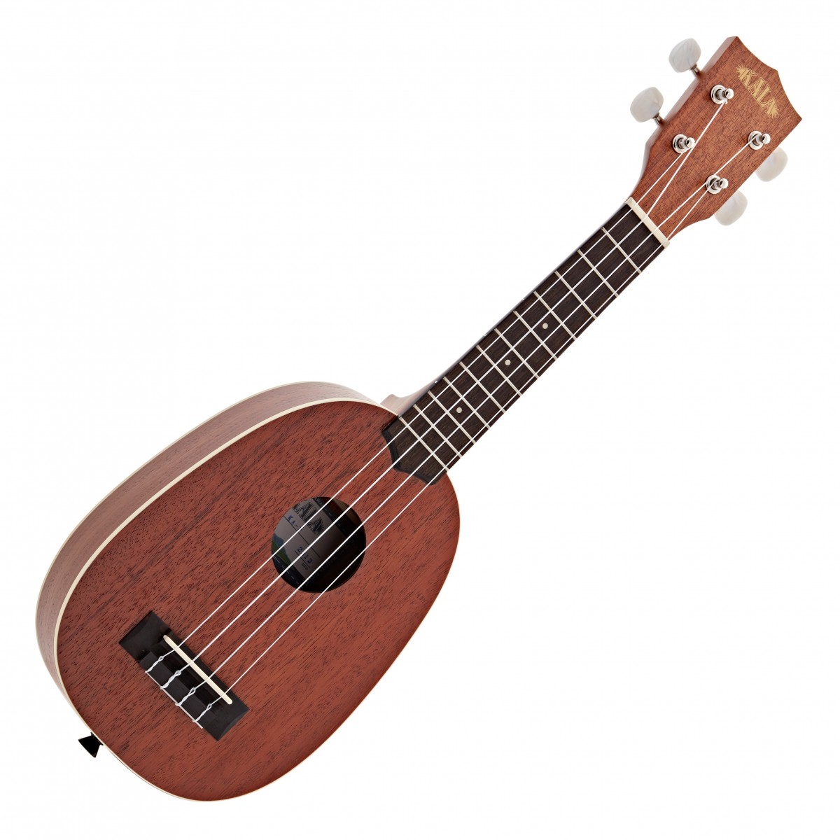 En bild på Kala KA-P Mahogany Pineapple Ukulele Satin | Kala KA-P Sidenmatt Mahogany Soprano Pineapple Ukulele är en glad hyllning till strand- och surfkulturen med en unikt formad kropp som ger ett rikt och fylligt ljud. Denna ukulele ingår i Kala:s flaggskeppskollektion Sidenmatt Mahogany och har en Sidenmattfinish mahognykonstruktion och cream binding.  Utrustad med Aquila Super Nylgut-strängar och en Graph Tech NuBone-Sadel och -sadel erbjuder denna ukulele förbättrad ljudkvalitet och sustain vilket gör den idealisk för både nybörjare och erfarna spelare. Kala KA-P är en perfekt blandning av kul och funktionalitet och är den perfekta partnern för din ukuleleresa!