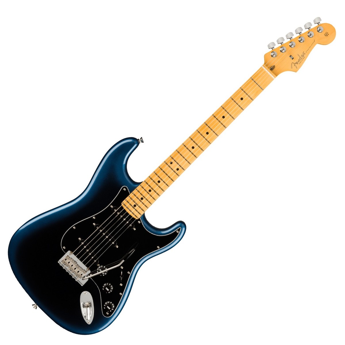 En bild på Fender American Pro II Stratocaster MN Dark Night | Ikonisk. Det finns helt enkelt inget annat sätt att beskriva Stratocastern. Den har gett nytt liv till musiken under flera decennier. Och det har blivit ett riktigt kraftverk för en mängd olika stilar. Alla kommer ju till Stratocaster eller hur? Så denna Fender American Pro II Stratocaster är här endast p.g.a. av en enda orsak. För att fortsätta arvet. Men den direkt igenkännliga Fender-stilen som får varje uppträdande och prestation att blomstra.   Sipprar ut klassisk karisma. Detta är en noggrant utformad Stratocaster. Fender har gjort allt för att säkerställa precision genomgående. Från V-Mod II-pickuperna till den populära djupa C -formade halsprofilen har Fender finjusterat varje detalj för att garantera ren prestanda och tidlös Fender-charm. Elegant beroendeframkallande spelbarhet som Stratocasters är kända för: din personliga spelstil får nytt liv Tack vare det nya two point synkroniserade svajstallet. Det är dags att måla fram din kreativitet på en tidsdefinierande palett - Stratocastern