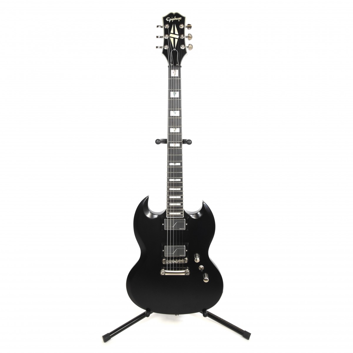En bild på Epiphone SG Prophecy Black Aged Gloss | Slående i utseende otroligt i ljud. Epiphone SG Prophecy innehåller alla element som har varit allmänt kända i ikoniska Epiphone gitarrer. Prophecy har den klassiska SG-formen och ger innovativa funktioner som tilltalar dagens gitarrister. Kraftfulla och mångsidiga Fishman Fluence proprietära mickar projicerar ett ljud som kan sträcka sig från hög förstärkning till en som är ren och orörd valet är helt ditt. Och oavsett om du är på scenen eller bara tränar hemma vill du inte att något saktar ner dig. Ebenholtsgreppbrädan rymmer alla snabba band eller snabb glidning tack vare dess härligt släta yta en lockande funktion för alla skickliga gitarristar eller spirande musiker som vill förbättra sin teknik.   Från hårdvara till elektroniken är det omedelbart uppenbart att SG-profetian har utformats noggrant. Med otrolig uppmärksamhet på detaljer är kvaliteten på konstruktionen oklanderlig och kommer utan tvekan att göra din spelupplevelse både bekväm och spännande samtidigt. Utför grymt utan hämning med vetskap om att ditt virtuosa spel stöds av otroligt robusta material. Mahognykroppen och halsen kan hantera vad som helst medan LockTone Tune-O-Matic stall säkerställer att alla strängar stannar ordentligt. Ex-Demo: Denna produkt kan vara ex-display ha mindre tecken på användning eller lätta ytliga skråmor och sakna icke-nödvändiga delar. Originallåda paketering eller manual kanske inte ingår. Varje föremål kontrolleras av vårt team av reparationstekniker för att försäkra att det möter våra höga standarder. Detta är en fantastisk möjlighet att köpa en fullt fungerande produkt till ett nedsatt pris.
