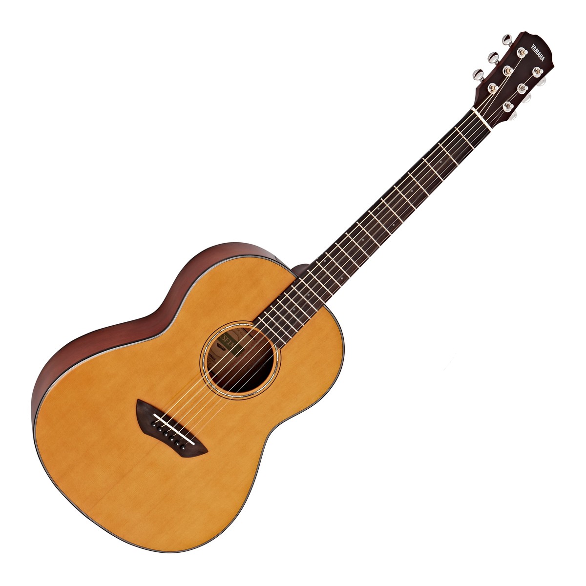 En bild på Yamaha CSF1M Resegitarr Vintage Natural | Res med lätthet spela med energi. Yamaha CSF1M är den perfekta gitarren för dig som reser mycket när du spelar på din gitarr. Oavsett om du åker till en festival eller bara jammar med andra lika passionerade musiker gör denna gitarrs kompakta form och vackert utformade kropp detta till det perfekta reseinstrumentet. Tack vare den medföjlande hårdväskan kan du också helt och hållet slappna av eftersom den här gitarren förblir säkert skyddad under transporten.   Uppträd med ett ljud som återspeglar den idylliska kvällsmiljön där du och dina vänner uppträder: varm rik med perfekt balans mellan atmosfär och överflöd. Den fantastiska kombinationen tonträ ger detta dynamiska ljud. Den noggranna designen av Yamaha CSF1M resegitarren inkluderar en ny sågtandad stagning monterad inuti och ger också otrolig mångsidighet. Detta betyder att den är perfekt för alla spelstilar så var du än är kan du lita på att denna gitarr får dig att låta enligt ditt bästa.